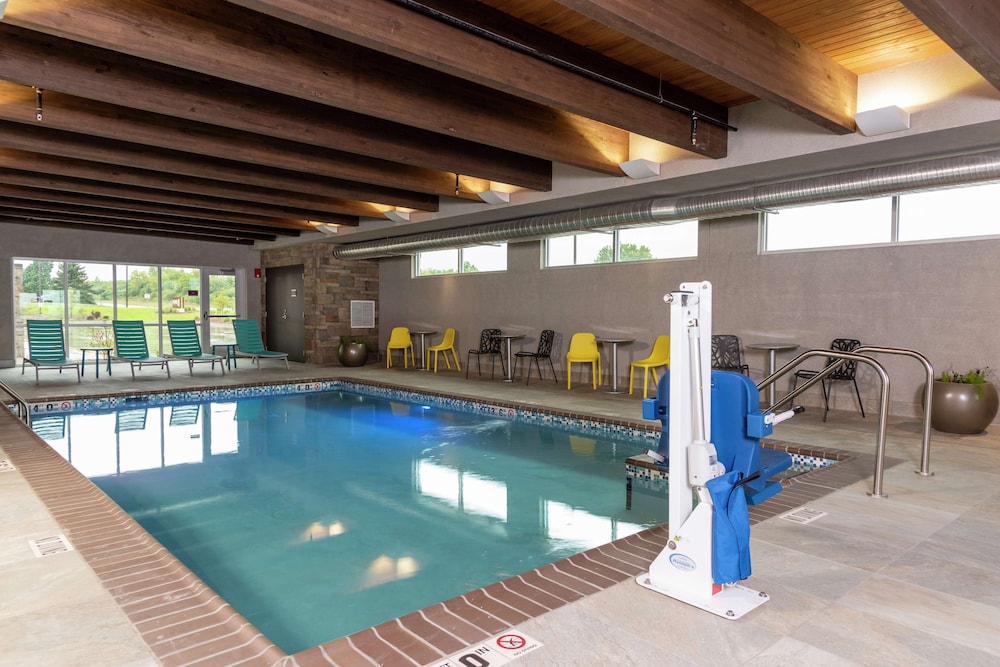 Home2 Suites by Hilton Appleton - photo 23