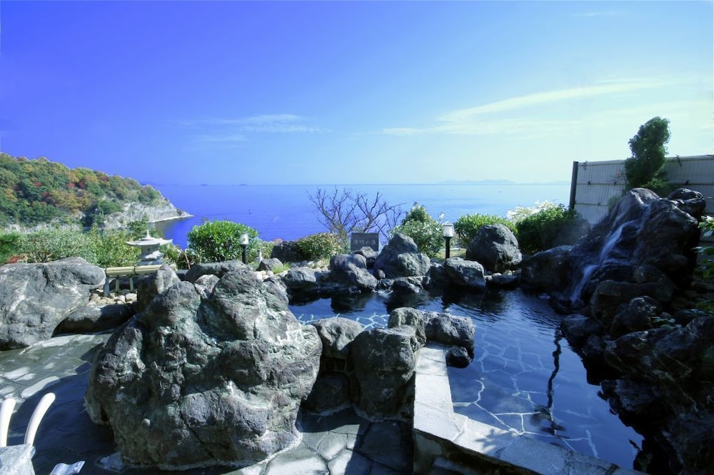 Donkairo - carbon neutral hotel in Ako