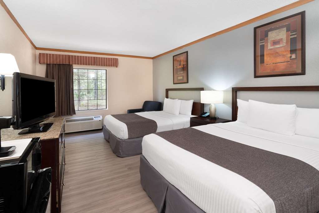 Red Roof Inn & Suites Hinesville - photo 23
