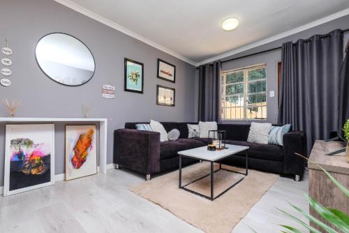 Su Casa Stylish & Spacious Guesthouse — 4-Star Luxury Hotel in Roodepoort, South Africa