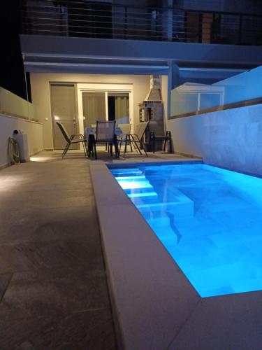 Twins house pool 1 — 4-Star Luxury Hotel in Nikiti, Greece