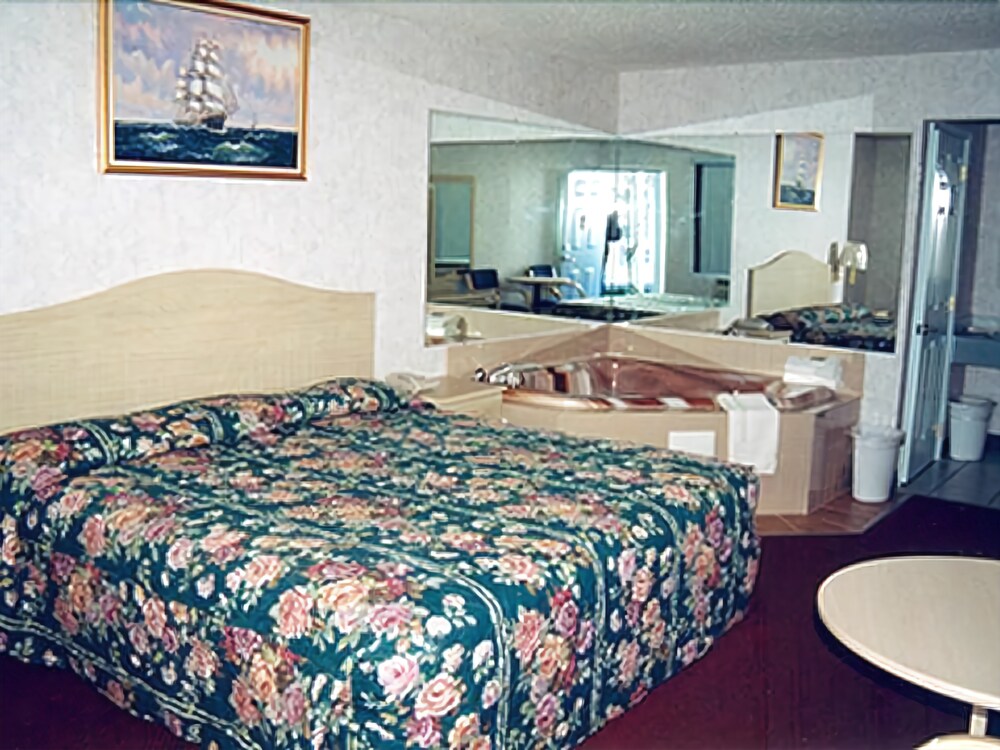 Passport Inn & Suites - photo 12