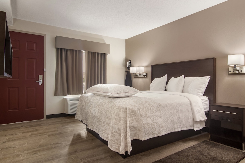 Red Roof Inn Plus & Suites Erie - photo 13