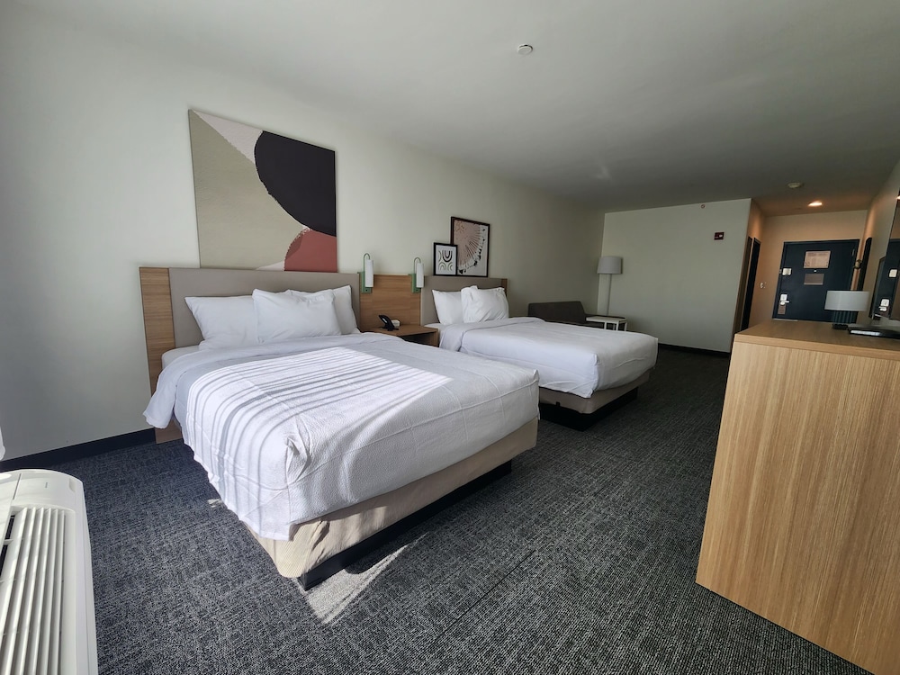 Spark by Hilton Rahway - photo 28