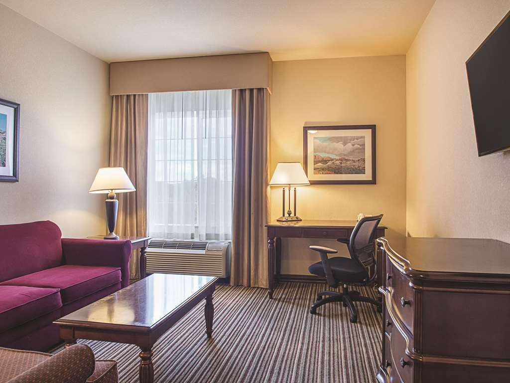 La Quinta Inn & Suites by Wyndham Trinidad - photo 37