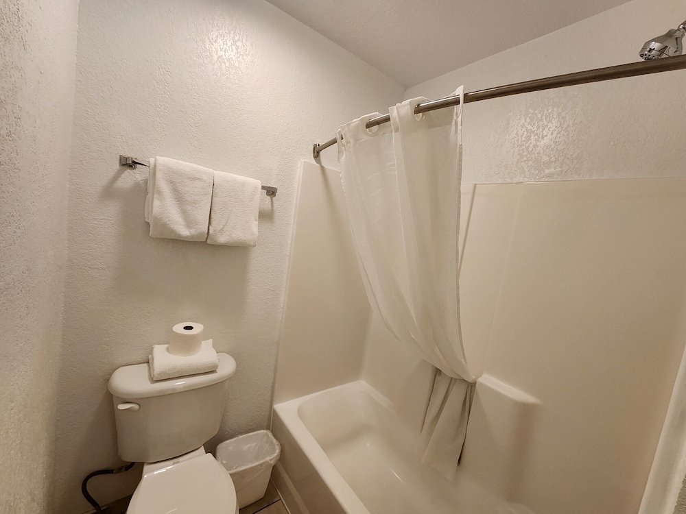 Silver Saddle Motel - photo 16