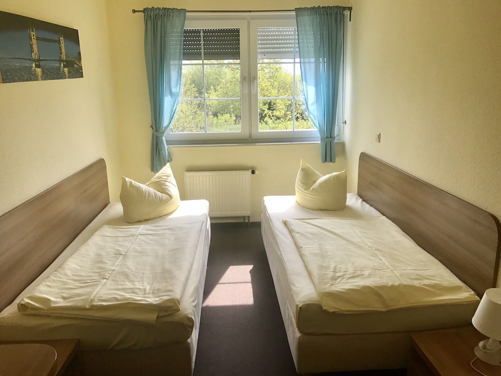 Hotel Gasthof Goldener Hahn — hotel in Frankfurt (Oder)