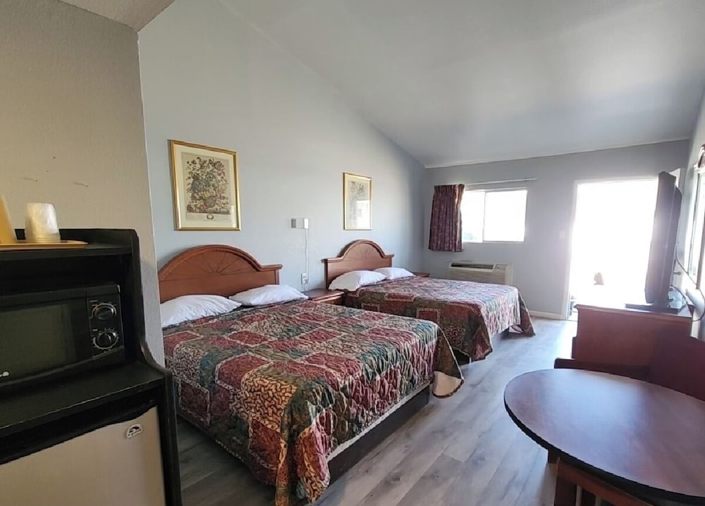 Welcome Inn And Suites - photo 14