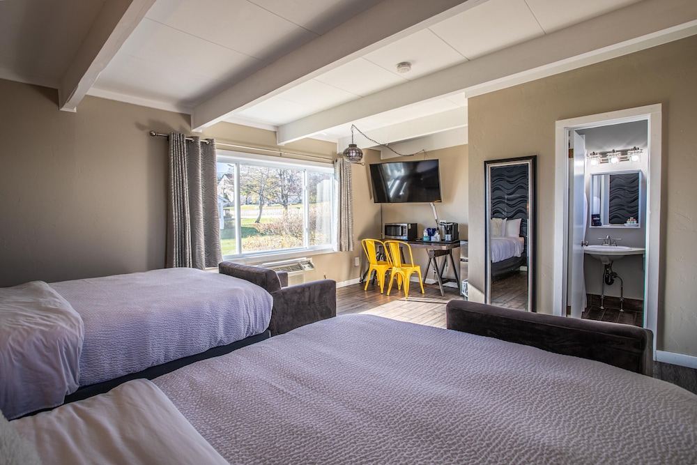 Beachfront Inn - photo 10