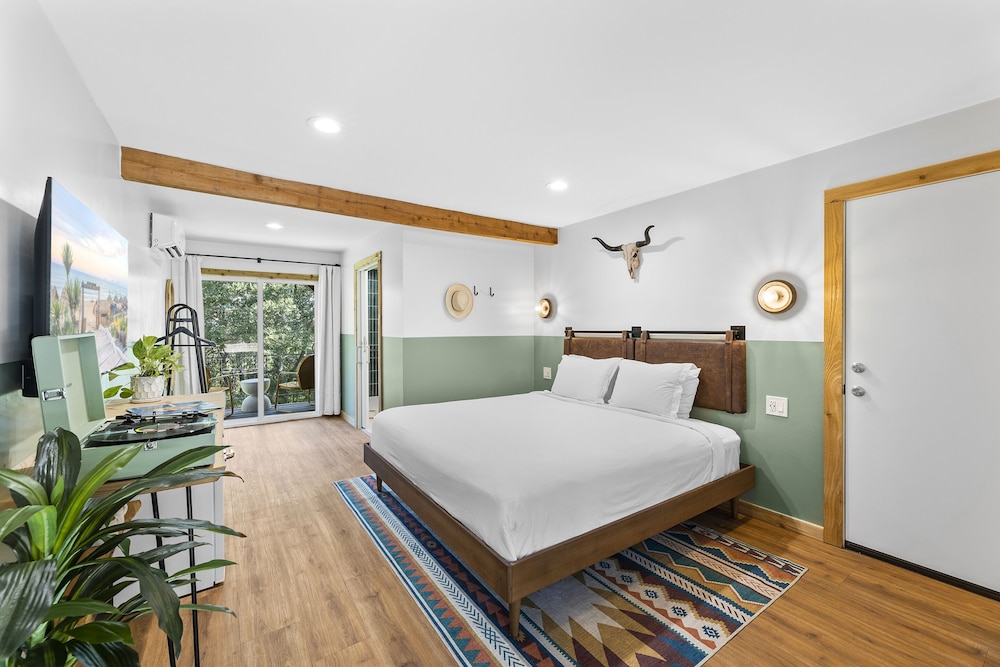 The Bygone Hotel - photo 20