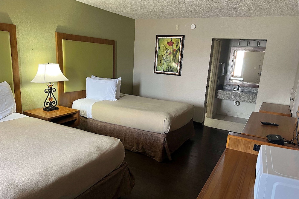 Baymont by Wyndham Odessa Highway 80 - photo 19