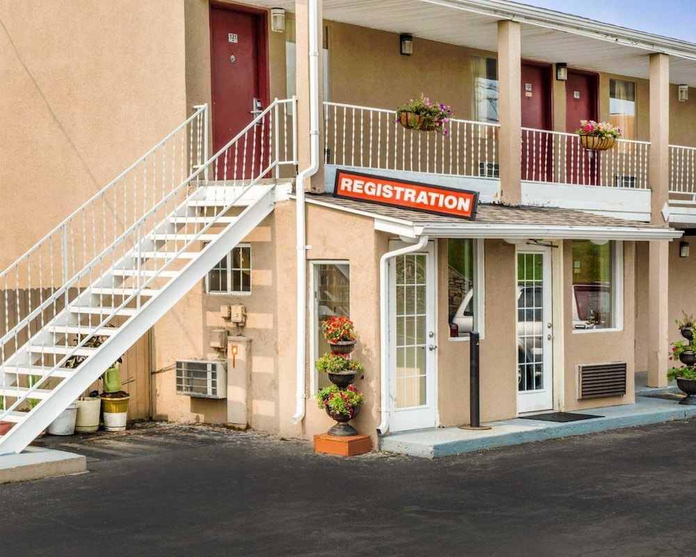 Econo Lodge Franklin Springboro - photo 3