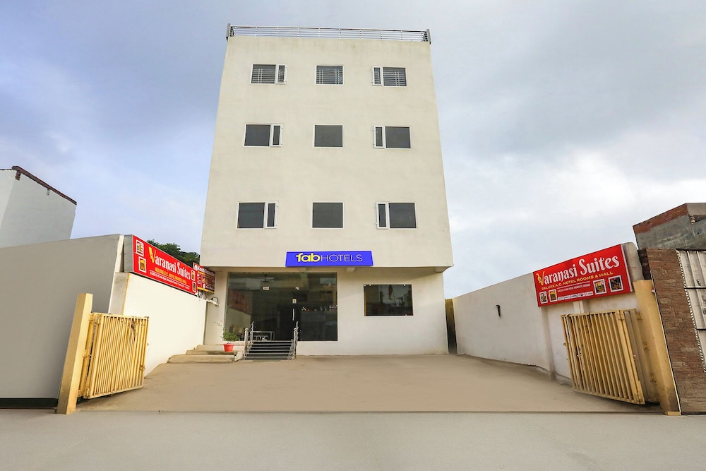 Fabhotel Varanasi Suites - last minute hotel in Varanasi