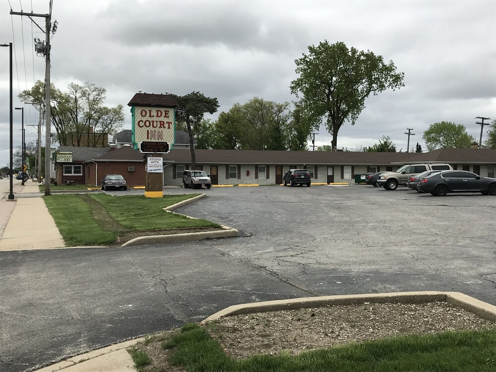 Olde Court Inn — hotel in Wheeling