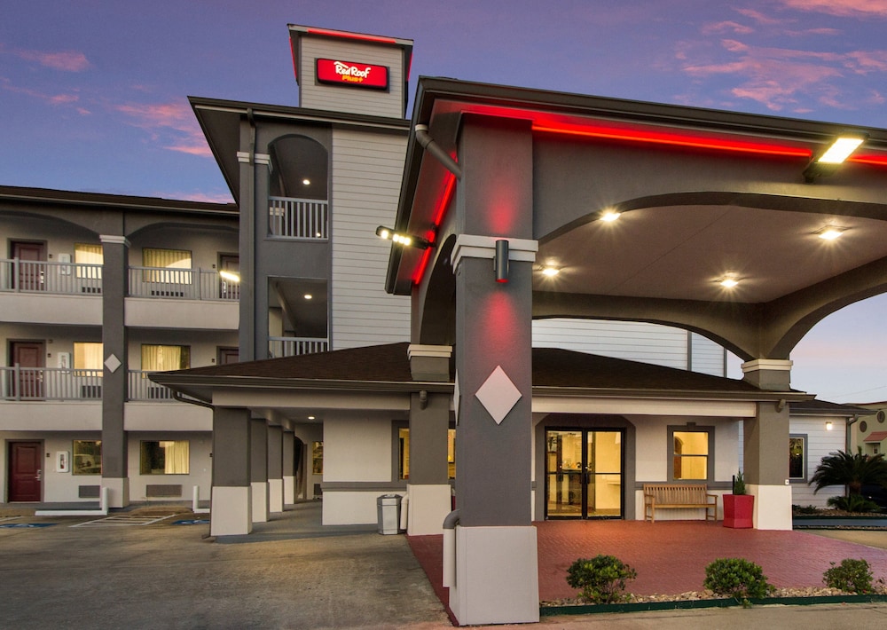 Red Roof PLUS Galveston Beachfront - photo 34