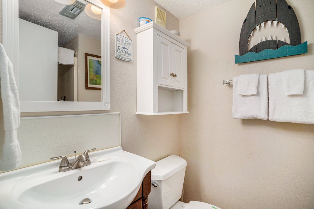 1405 Waters Edge Resort 1 Bedroom Condo by RedAwning - photo 10