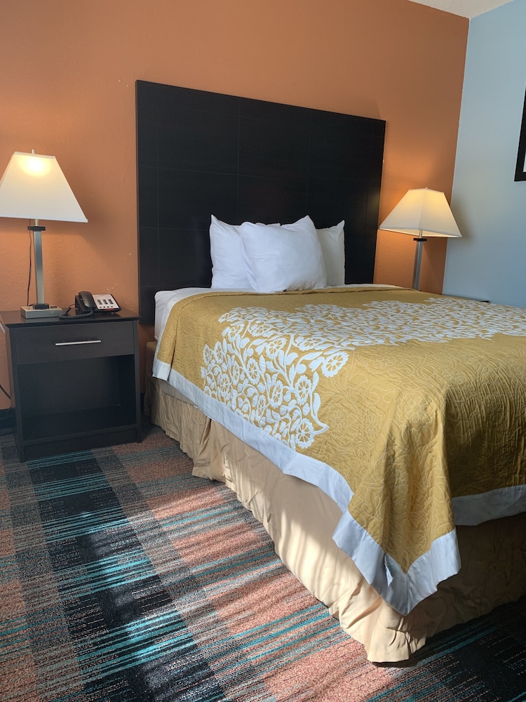 Days Inn by Wyndham Greenwood SC - photo 8