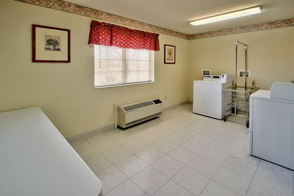 Western Skies Inn And Suites - photo 17