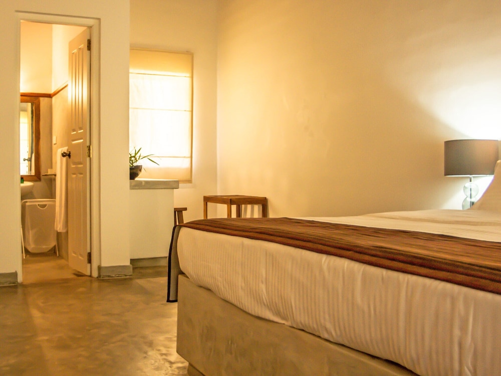 The Lagoon Villa — 4-Star Luxury Hotel in Negombo, Sri Lanka