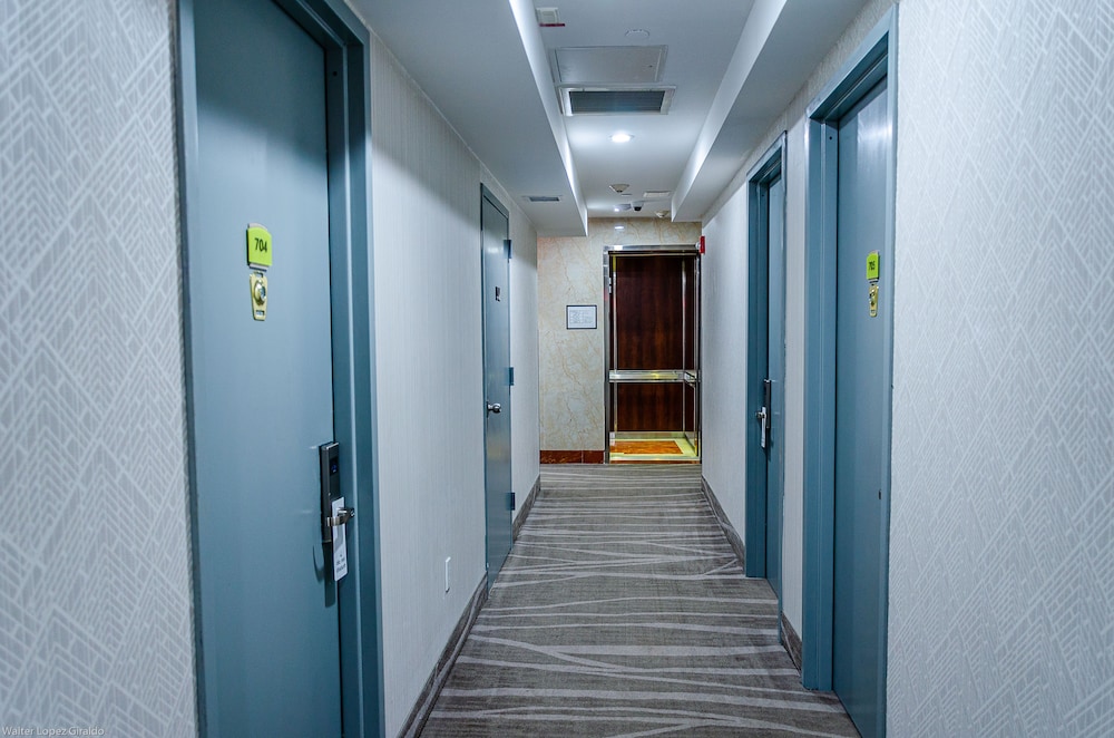 Elmhurst Hotel - photo 17