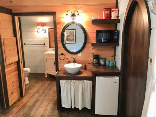 Tiny Home Cottage Near the Smokies #7 Tilly - photo 8
