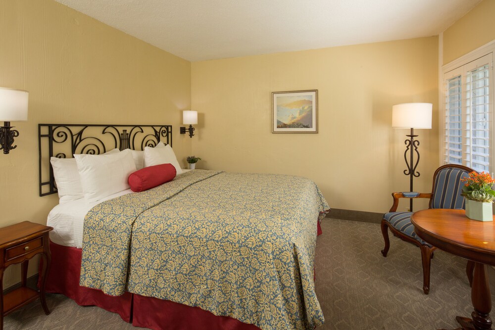 Normandy Inn - photo 12