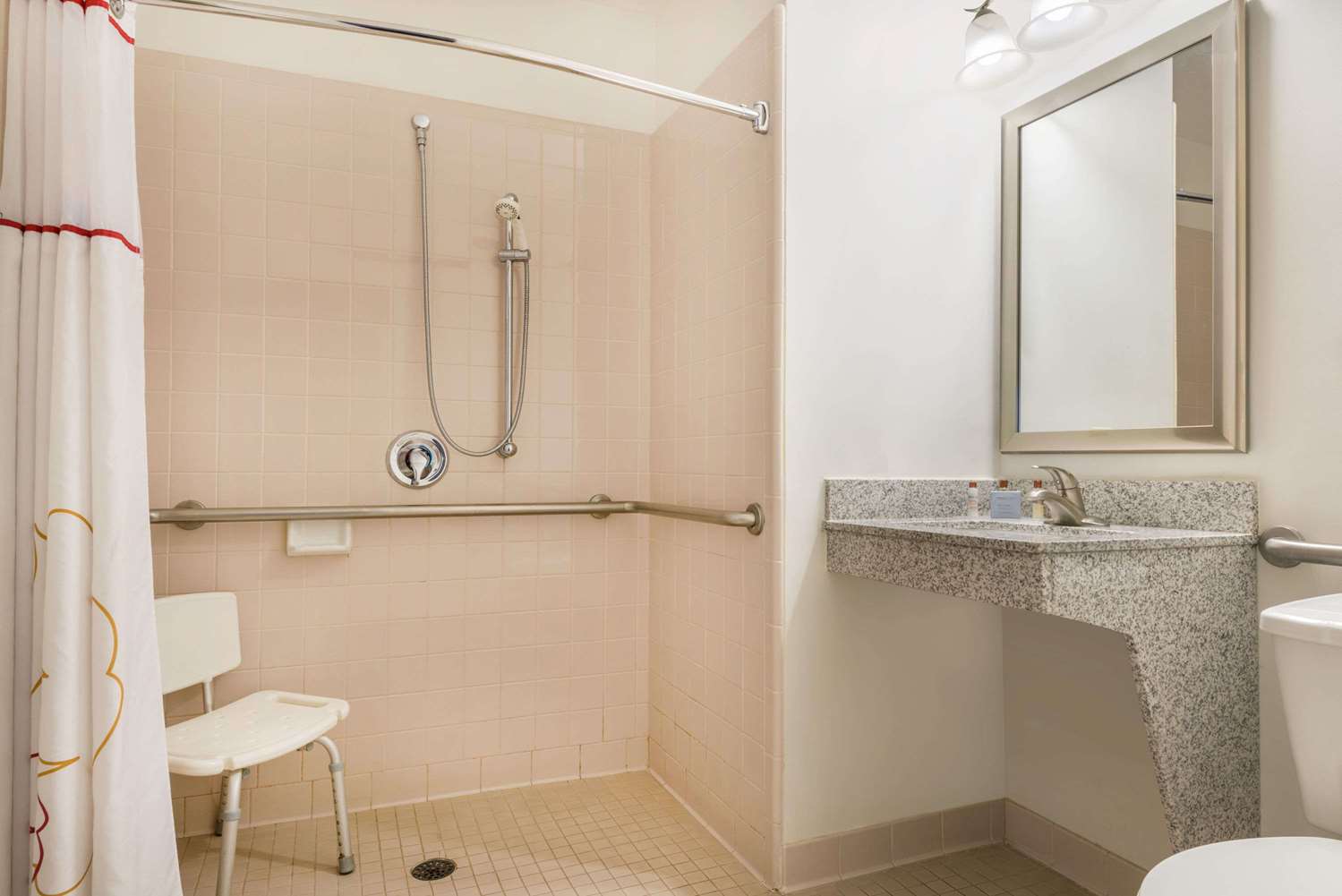 Hawthorn Suites by Wyndham Louisville North - photo 17