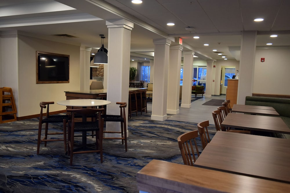 Fairfield Inn and Suites by Marriott Youngstown Austintown - photo 18