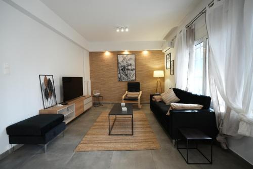 Lovely Front Garden 2 BDRM Nea Smyrni — 4-Star Luxury Hotel in Athens, Greece