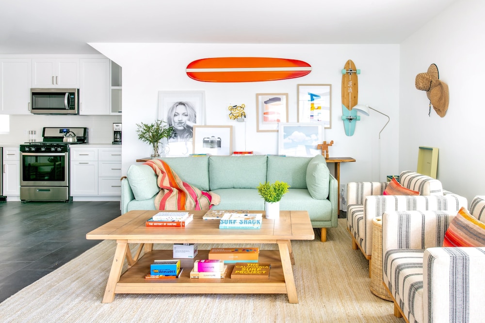 ONeill I by AvantStay Coastal Paradise Steps from Beach Modern Decor in Newport Beach, United States