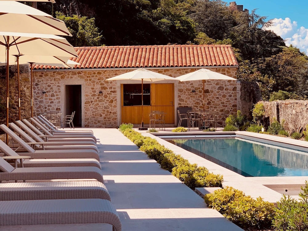 Hôtel de la Villeon pet-friendly hotel Mauves