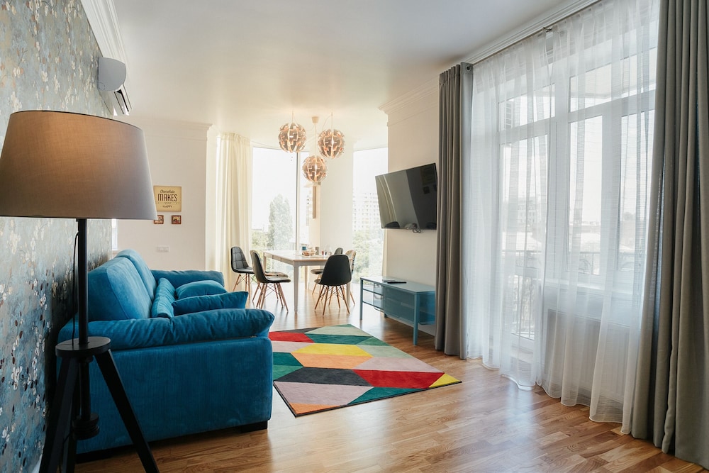 Royal Apartment Zhukovskogo 9 — 4-Star Luxury Hotel in Odessa, Ukraine