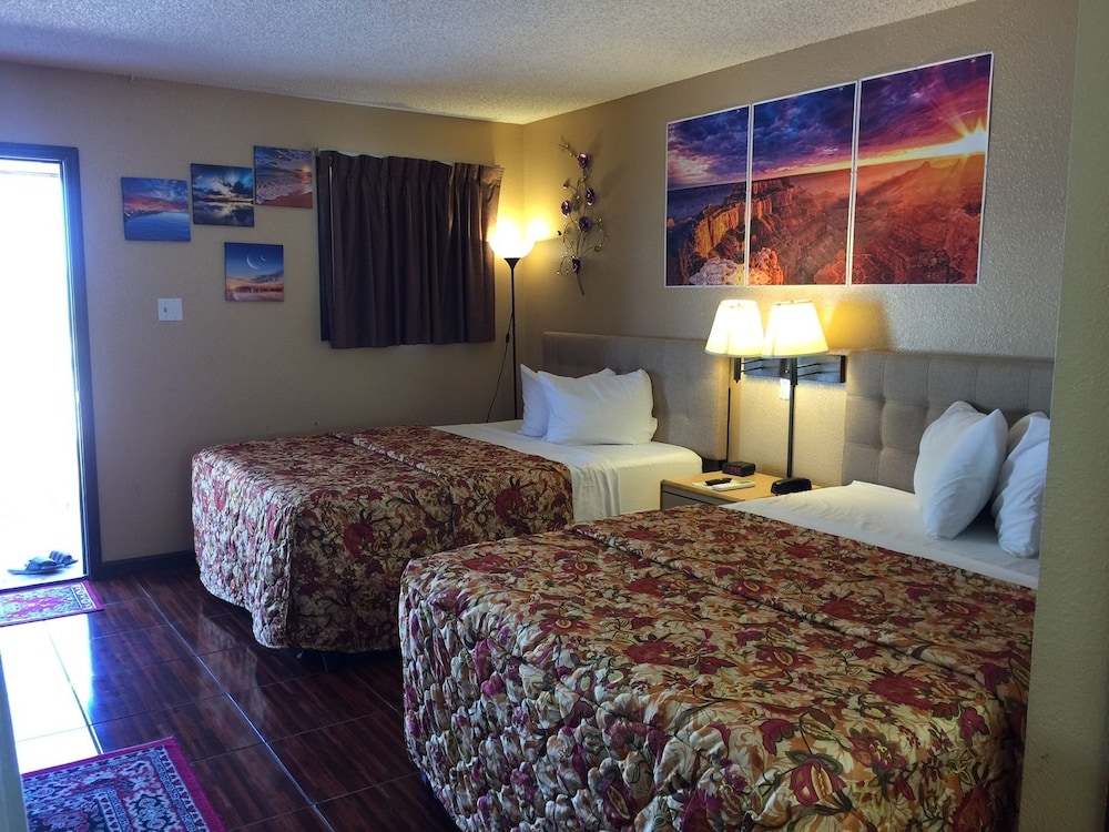 La Siesta Motel & RV Resort - photo 8