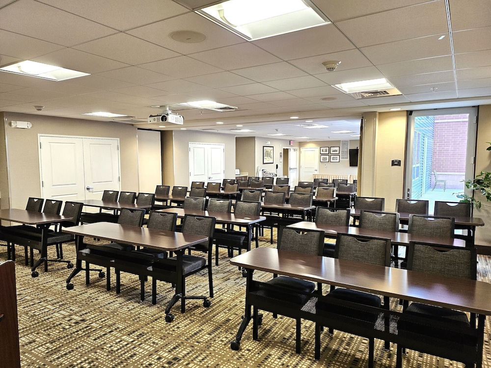 Staybridge Suites Marquette by IHG - photo 32