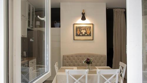 Elegant 1BR Vake Apt for 3 By Wehost