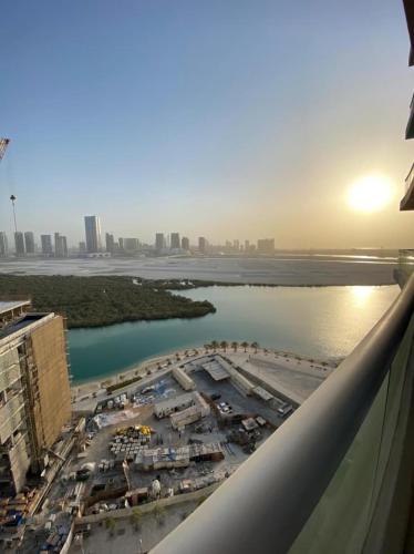 HARF1704 Cozy 1br with Balcony in Reem Island — 4-Star Luxury Hotel in Abu Dhabi, United Arab Emirates