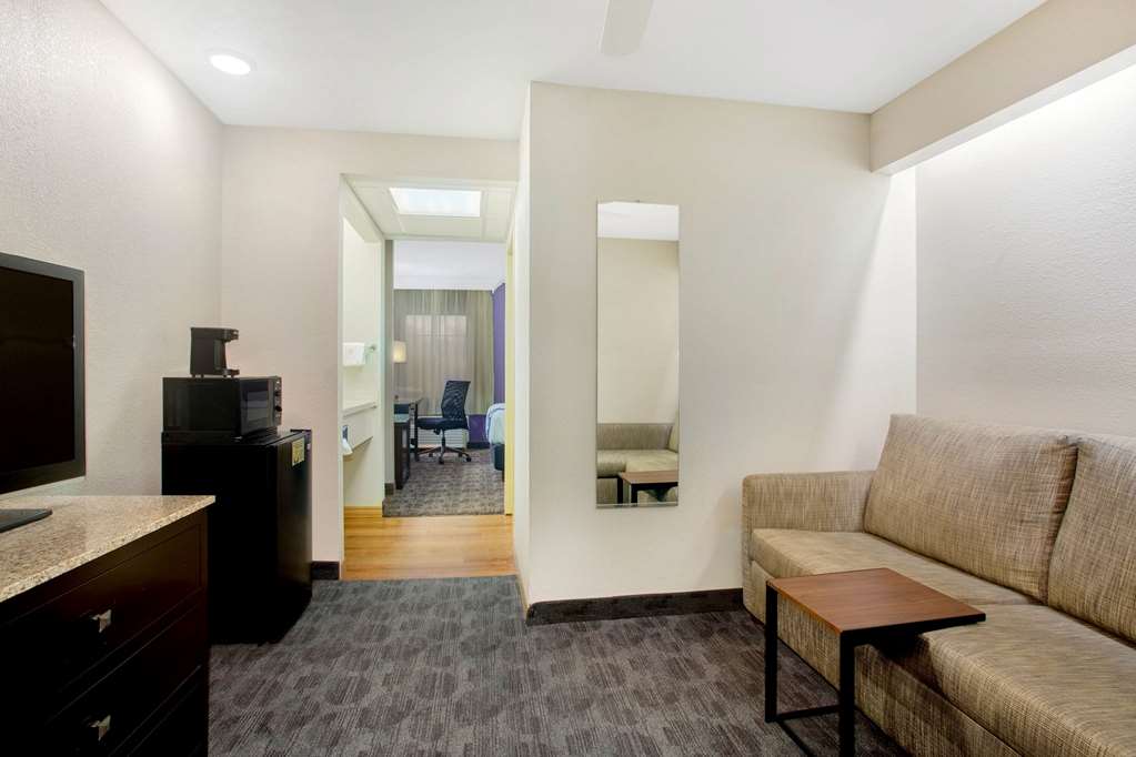 La Quinta Inn & Suites by Wyndham Springfield South - photo 37