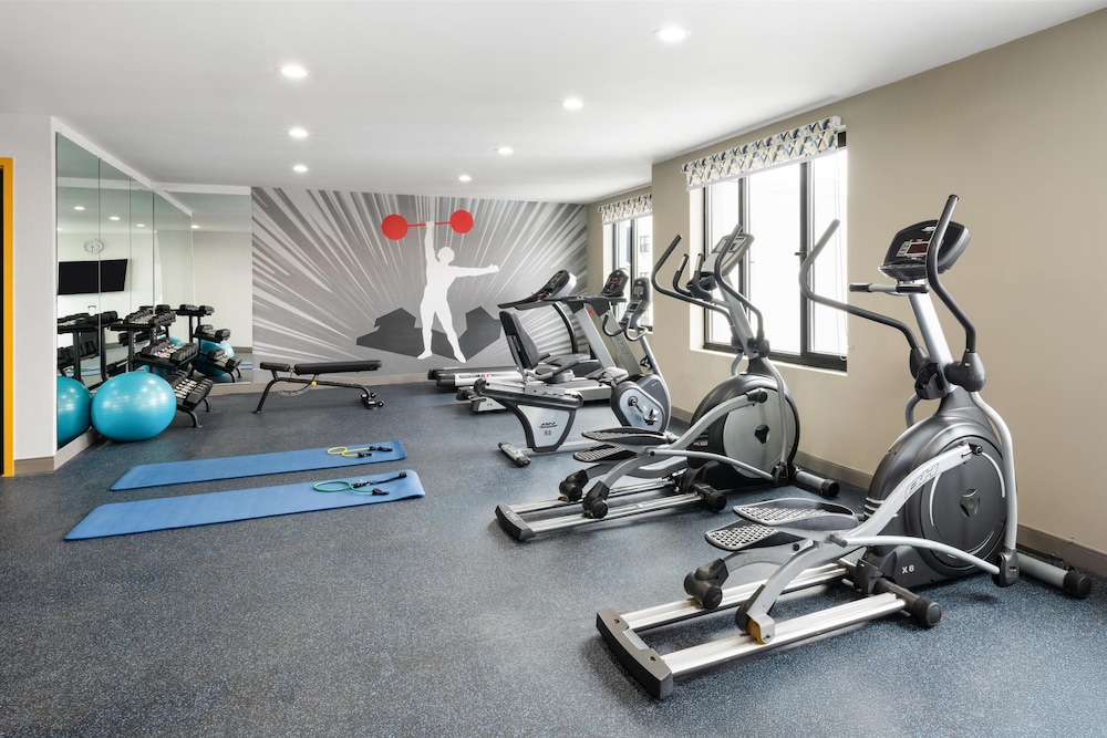 GLō Best Western Bronx NYC - photo 24