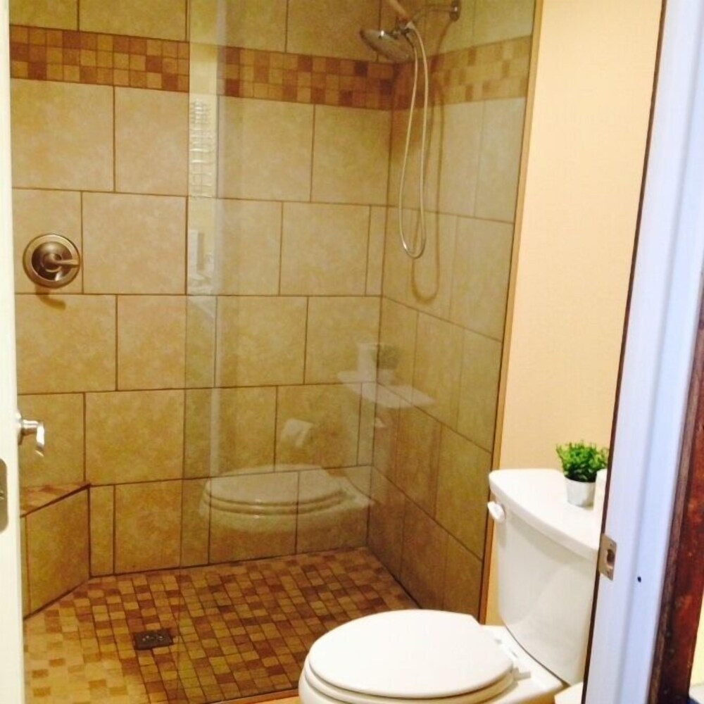 Hh Creek Inn - photo 10
