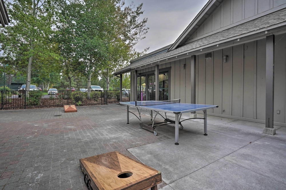 Klamath Falls Townhome w Deck & Resort Amenities - photo 27