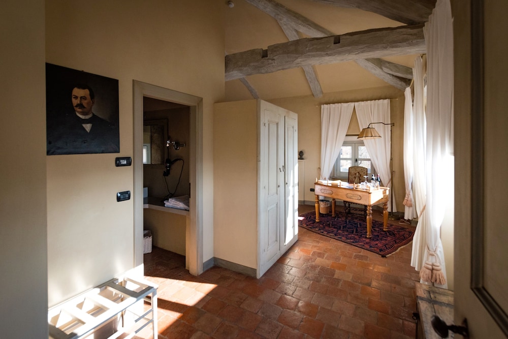 Antico Borgo — 4-Star Luxury Hotel in Monchiero Borgonuovo, Italy