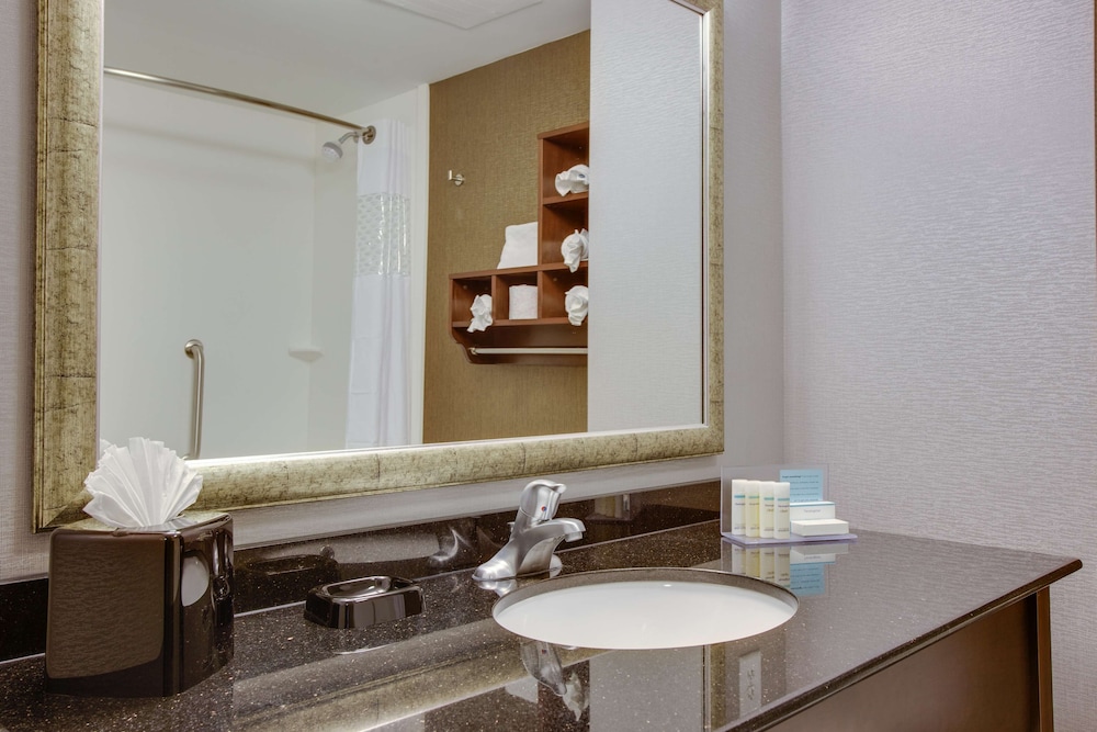Hampton Inn & Suites Philadelphia Bensalem - photo 14