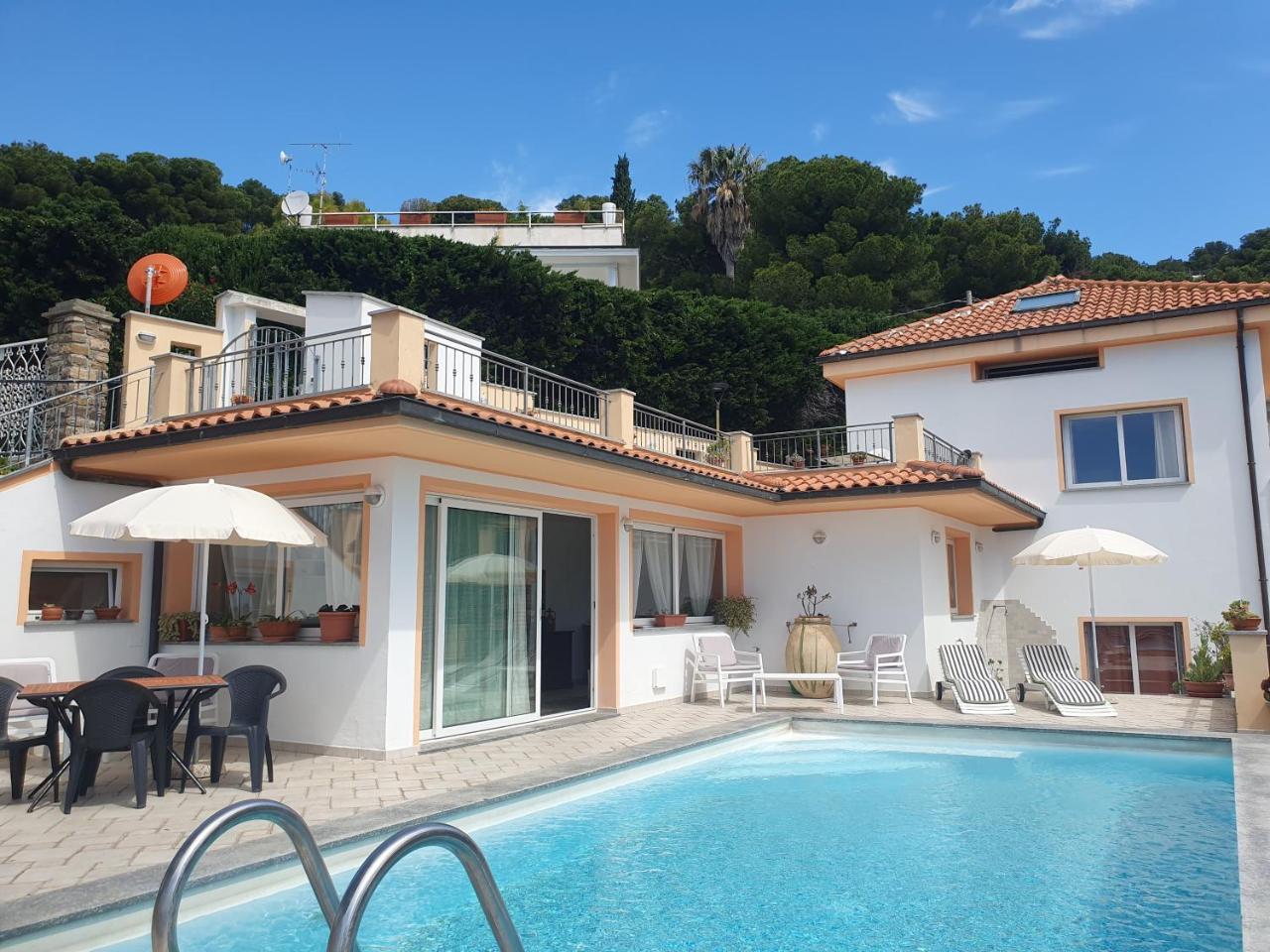 Sunshine Home 2 — 4-Star Luxury Hotel in Andora, Italy