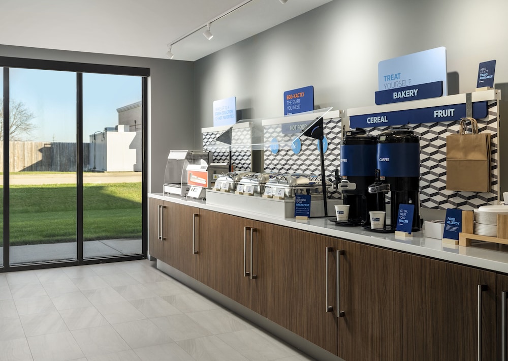 Holiday Inn Express Hotel & Suites Peru Lasalle Area by IHG - photo 58