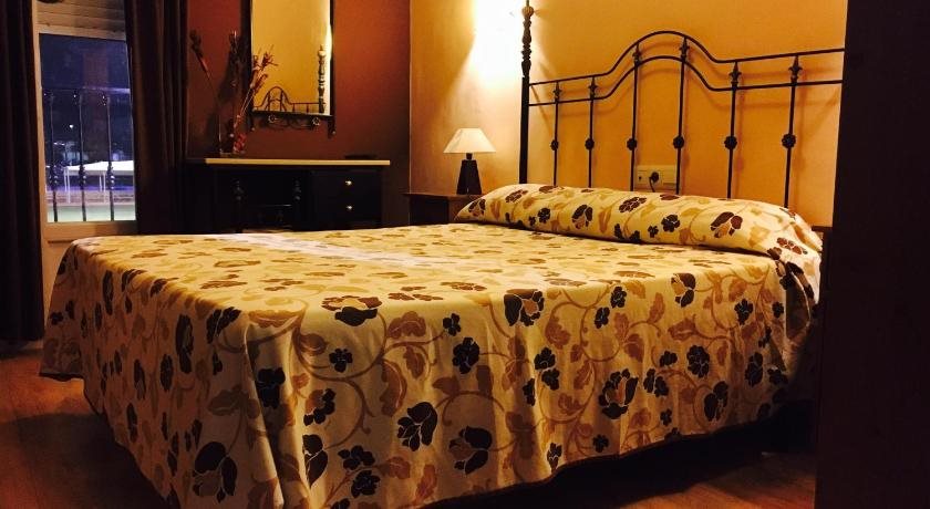 Hostal Alcarayon 8301053 — Pilas