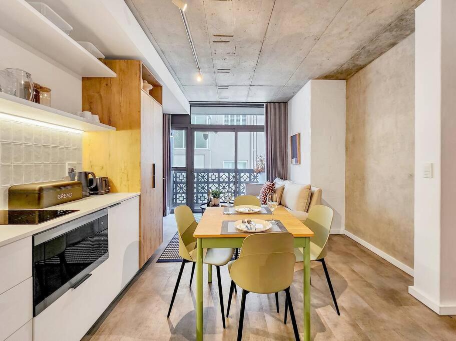 Stylish studio with Pool Access