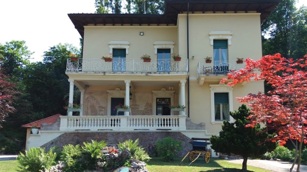 La Villa Del Lago — 4-Star Luxury Hotel in Valganna, Italy