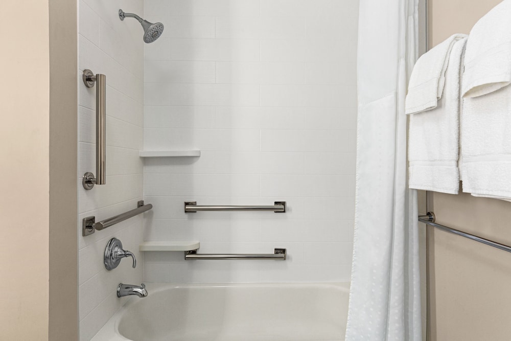 Holiday Inn Express and Suites Ukiah by IHG - photo 30