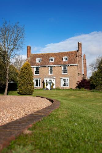 Goss Hall Bed & Breakfast — 5-Star Luxury Hotel in Sandwich, United Kingdom
