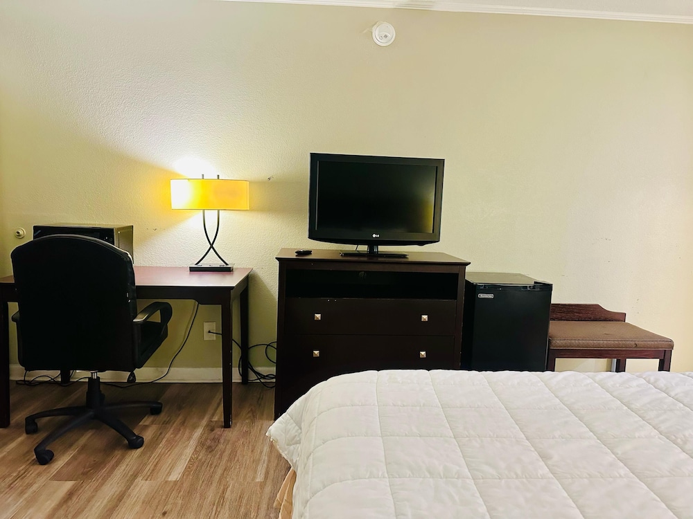 Astoria North Extended Stay - photo 11